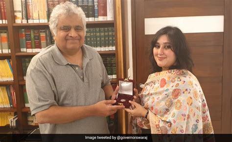 दिवंगत पूर्व विदेश मंत्री सुषमा स्वराज की 'आखिरी इच्छा' को बेटी ने कुछ ...