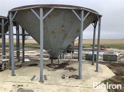 Homemade Drive Over Grain Hopper 的图像结果