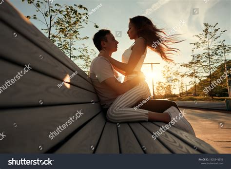 4.162 immagini, foto stock, oggetti 3D e immagini vettoriali Woman ...