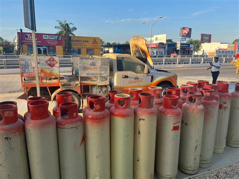 ¡Tremendo susto! Se incendia camioneta de gas en Culiacán y bajan los ...