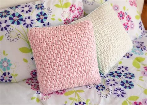 Free Crochet Pillow Pattern Tutorial 的图像结果