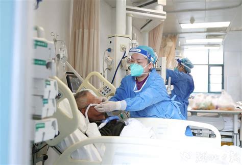 医院迎高龄急重症救治高峰 武汉市中心医院24小时接力救治_患者_老年人_疾病