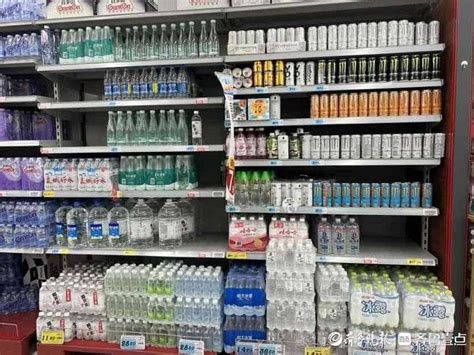 瓶装水的夏天：超市爱2元水 恒大冰泉已自降身价|瓶装水_新浪新闻