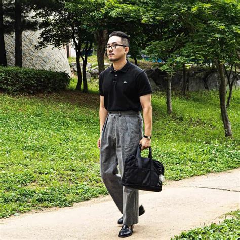Black Polo With What Color Pants? - The Versatile Man