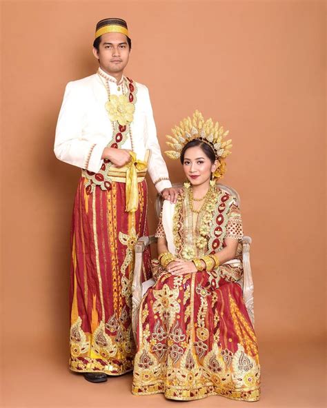 Pin di What Indonesian wear