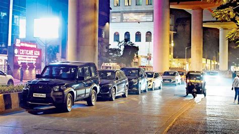 Juhu police promise to act against Gulmohar Road parking menace