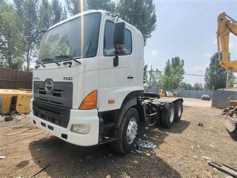 Hino 700 tractor truck head in Shanghai, Shanghai, China