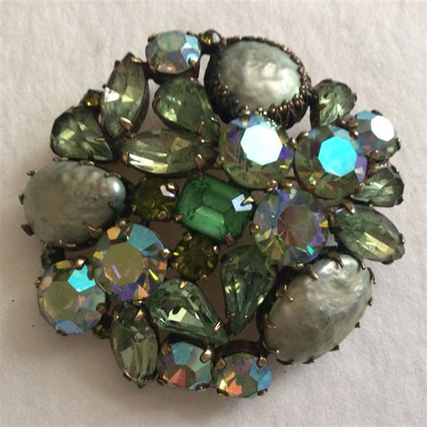 Brooch Antonyms at Kathy Yancey blog