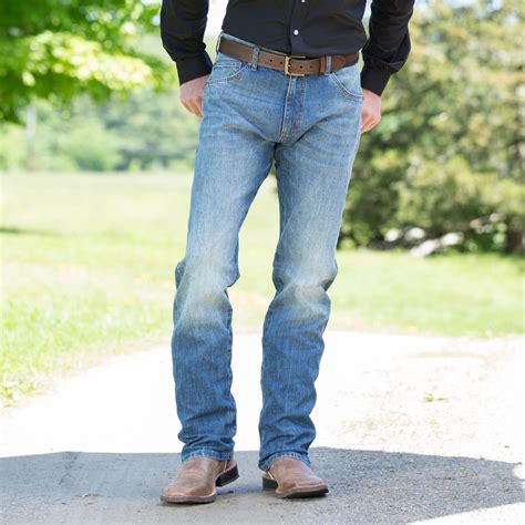 Wrangler Men's Retro Slim Fit Straight Leg Jeans