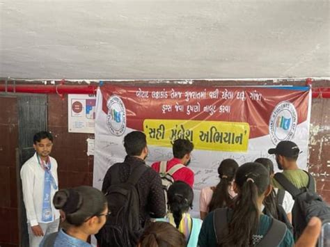 Signature campaign at Gujarat University by NSUI after Botad riots ...
