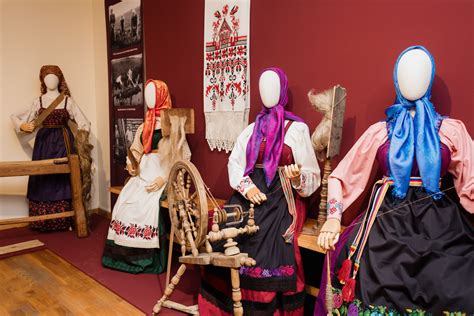 Уральский взгляд: традиционный костюм народов Урала | Государственный ...