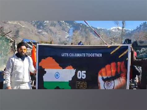 Young Kashmiris hold car rallies, carry Indian flag to counter Pak ...