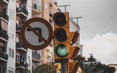 Download wallpaper 3840x2400 traffic lights, indicator, sign 4k ultra ...