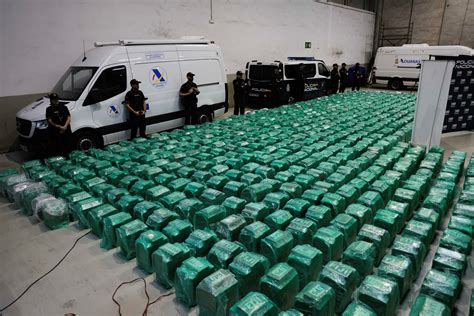 Spanish police seize record cocaine in Ecuadorean banana shipment ...