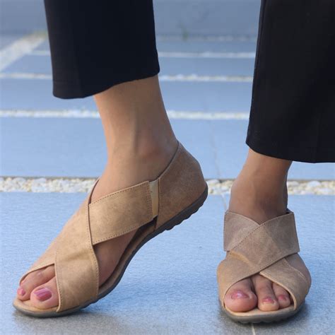 Tan Cross Strap Flat Sandals – Koblerr