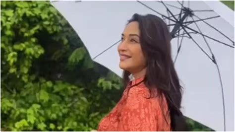 Madhuri Dixit dances to 'Mausam Ka Jaadu' amid Mumbai’s monsoon: 'Let ...