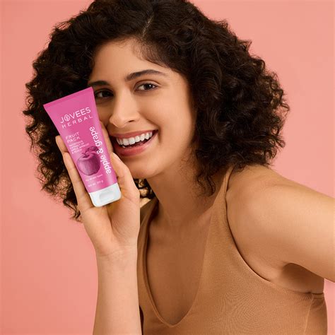 Jovees Apple & Grape Fruit Pack With Apple, Apricot & Peach Extracts ...