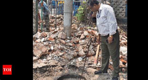 KMC starts desilting sewer lines to stop flooding in heritage temple ...