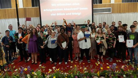 Strahlende Gesichter bei der bbw Südhessen Abschlussfeier