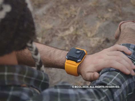 Wearable on your wrist - Frodo: A wearable camera to edit your videos ...
