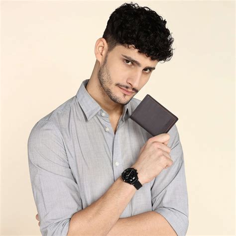 Sassora Premium Leather Men's Pocket Friendly RFID Note Wallet