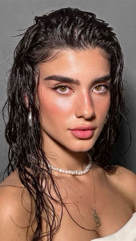 Pin by Haod19 Albgmi on مرات الحفظ السريع in 2025 | Wet look hair, Hair ...