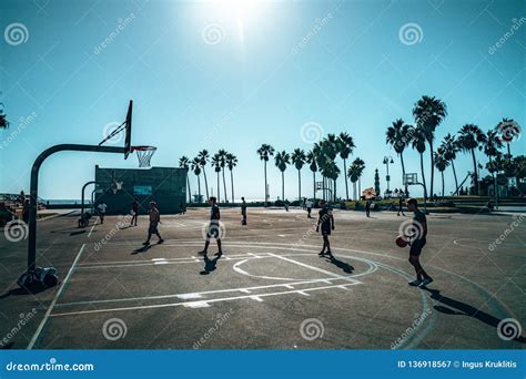 Basketball Court at the Venice Beach in Los Angeles. Editorial ...