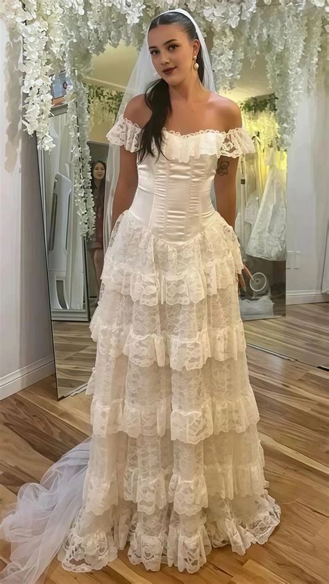 Vintage Off White Lace Wedding Dresses, Ruffle Floor Length Bridal Dre in 2025 | White lace ...