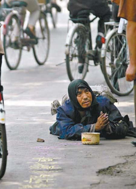 乞丐在乞讨高清图片下载-正版图片600182866-摄图网