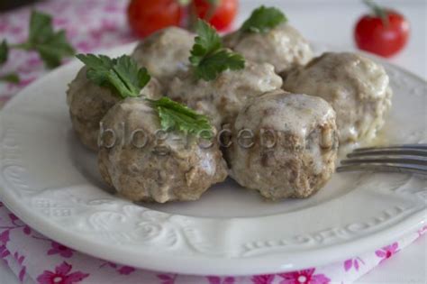 Фрикадельки в сметанном соусе на сковороде - рецепт вкусных мясных шариков