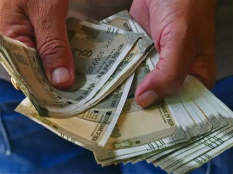 RBI Puts Cap on US Dollar Banks | Rupee Recovers India