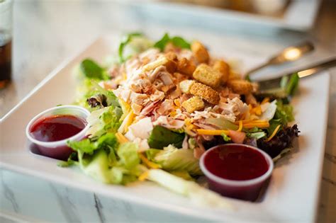 Do You Know How To Stay Cool, Hydrated, And Healthy In Summers? Take ...