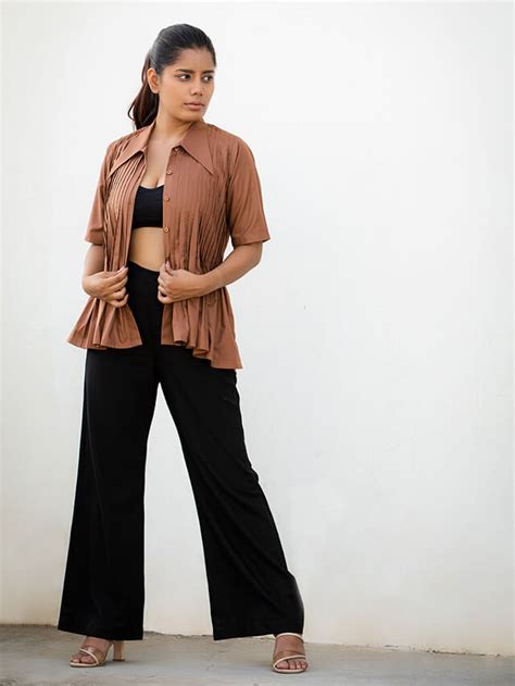 The Timeless Shirt – The Outfit Club