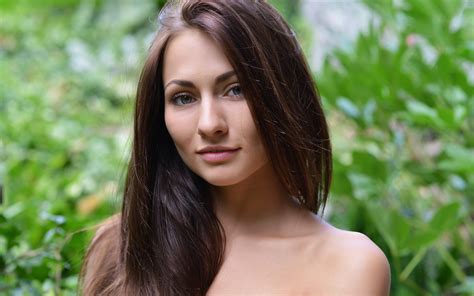 Michaela Isizzu. Обои для рабочего стола. 2560x1600