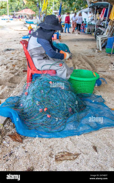 Fishing Net Repair 的图像结果