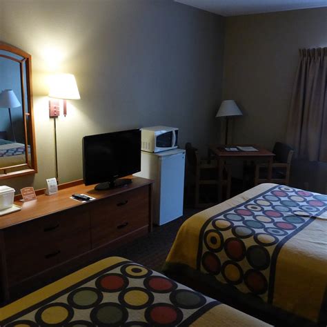 SUPER 8 BY WYNDHAM LE CLAIRE/QUAD CITIES (Iowa) - Hotel Reviews, Photos ...