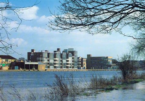 British High-Tech Design 的图像结果