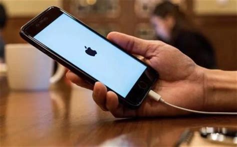 女子应聘被HR质疑23岁用苹果手机：是不是人人都能做HR - 哔哩哔哩