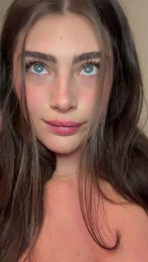 Colleen.333 (@colleen.333) - Urlebird