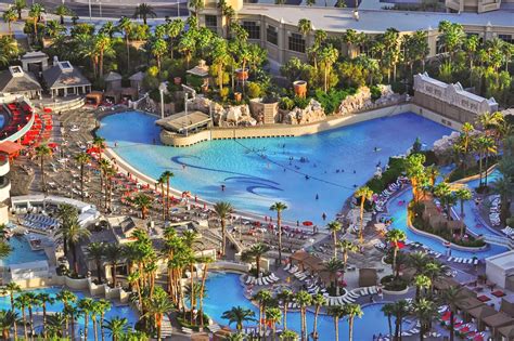 Mandalay Bay Resort and Casino | Beach Hotel on the Las Vegas Strip