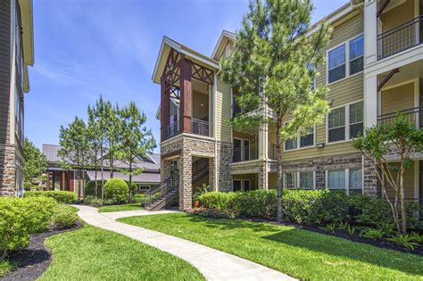 Luxury Apartments in The Woodlands, TX | The Woodlands Lodge Apartments