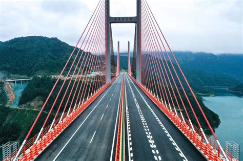 Photos : Construction d'une autoroute dans le sud-ouest de la Chine ...