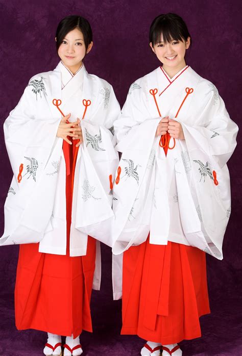 Kannadzuki no miko | Japanese traditional dress, Japanese outfits ...