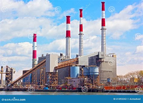 New York, USA - April 26, 2014: Ravenswood Generating Station in the ...