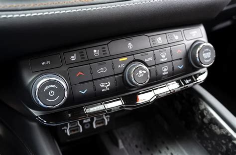 2025 Dodge Durango Review, Pricing, & Pictures | U.S. News