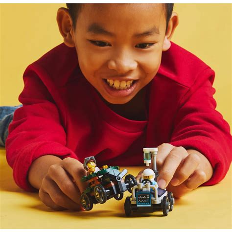 AIRPLANE VS. HOSPITAL BED RACE CAR PACK - THE TOY STORE