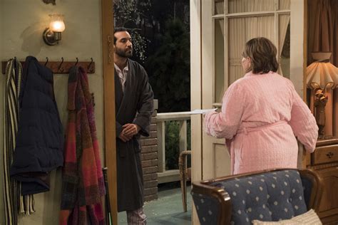 Roseanne Review: Go Cubs (Season 10 Episode 7)