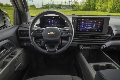 First Look Drive: 2024 Chevrolet Silverado EV 4WT goes all-electric - Hagerty Media