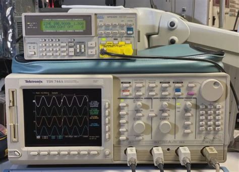 Tektronix TDS744A Oscilloscope 500MHz 2GS/s 13 1F 1M 2F in Canyon Lake ...
