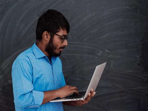 Student Using Computer Phot 的图像结果